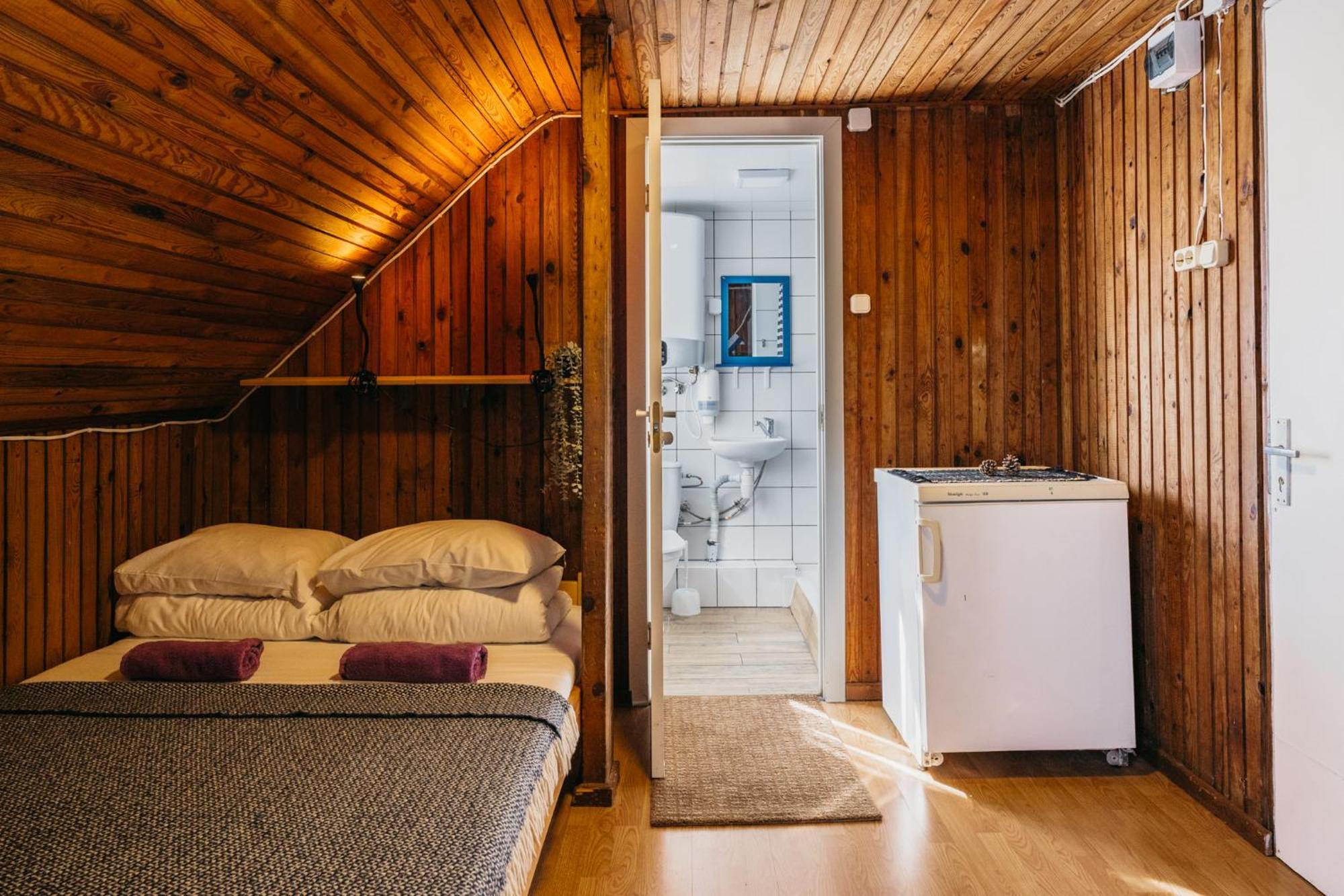 Hotel Guboja à Nido Chambre photo